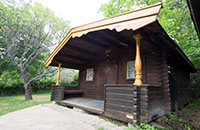 Bungalow pour 6 personnes. Il n'a pas de cuisine ou de salle de bain. Bungalow pour 6 personnes. Il n'a pas de cuisine ou de salle de bain.