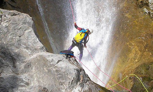 Service de guide de Canyoning, Escalade, Randonnée, Piste Ferrata Service de guide de Canyoning, Escalade, Randonnée, Piste Ferrata
